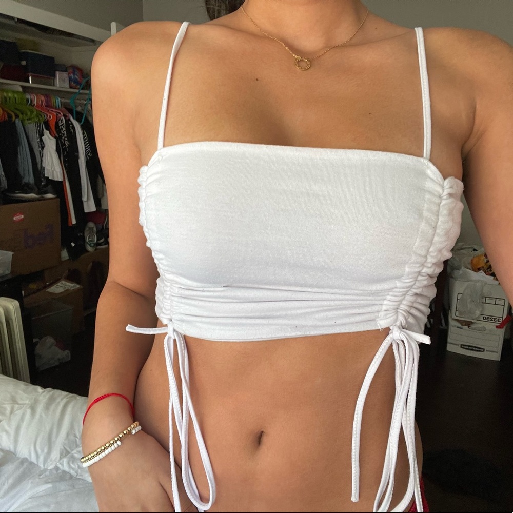 tie white top
